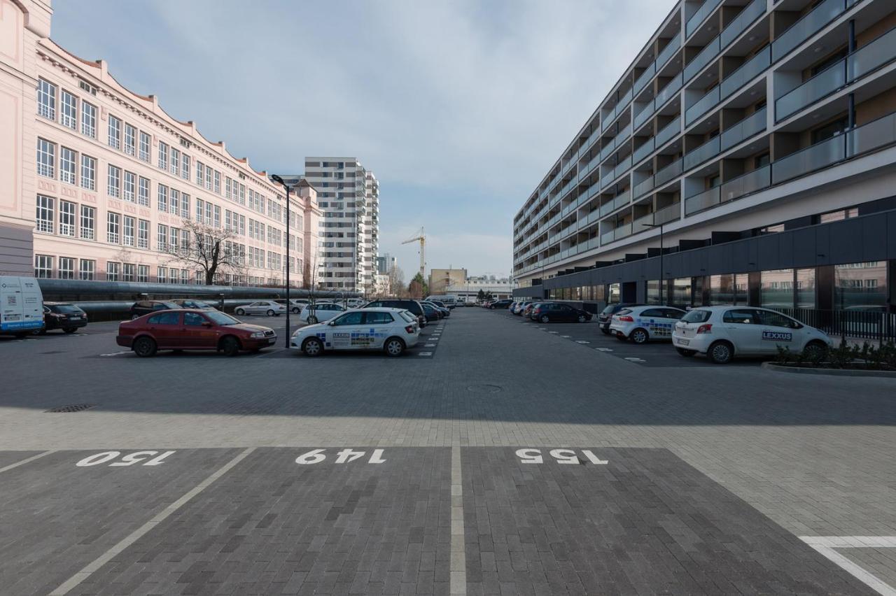 Central Point By Zoom Apartments Братислава Екстериор снимка