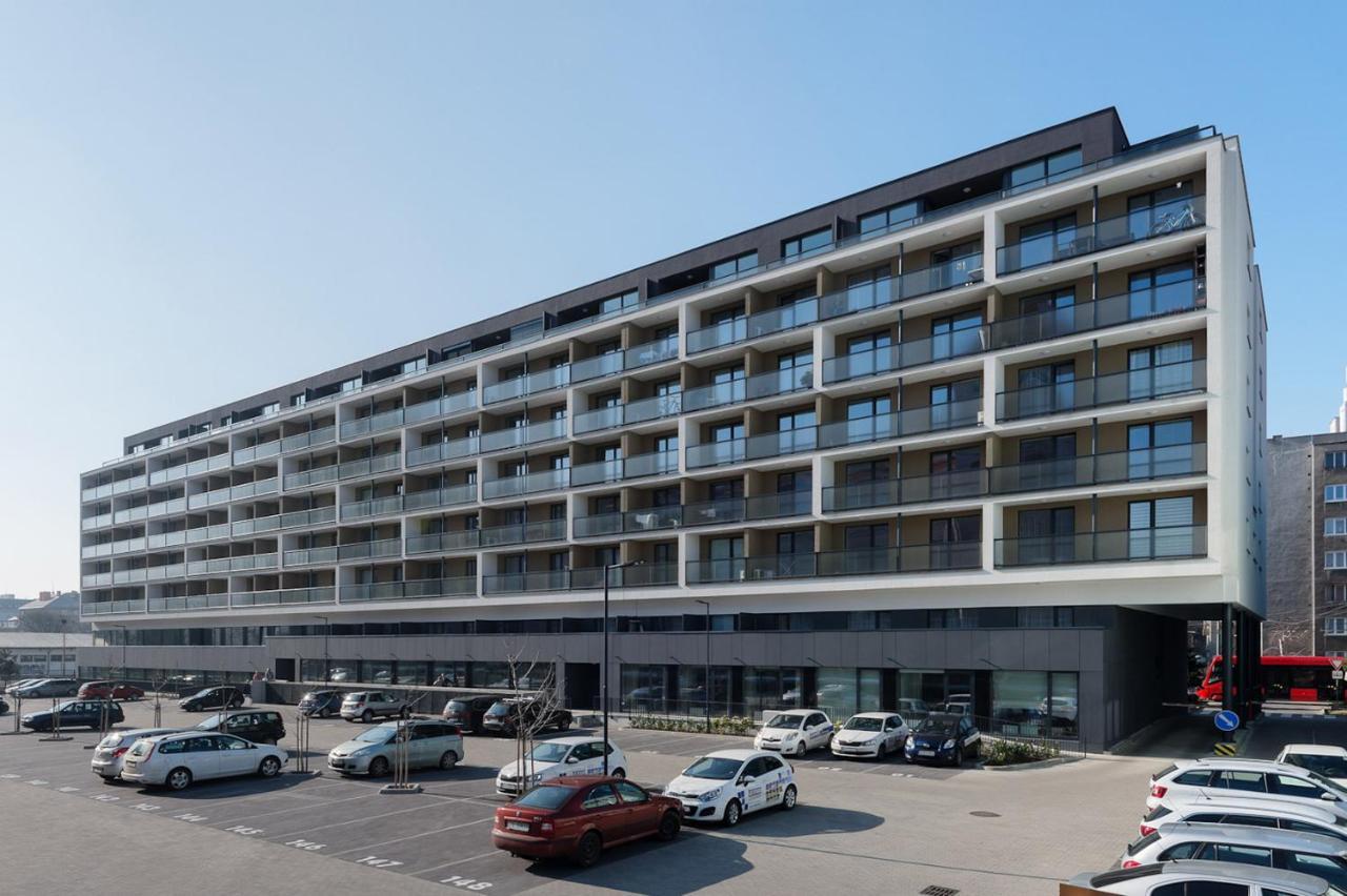 Central Point By Zoom Apartments Братислава Екстериор снимка