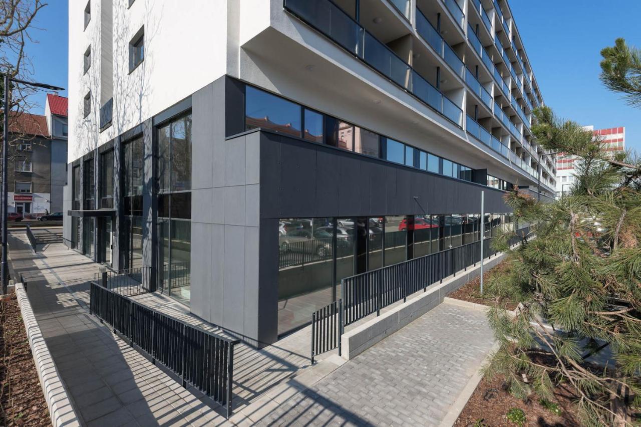 Central Point By Zoom Apartments Братислава Екстериор снимка